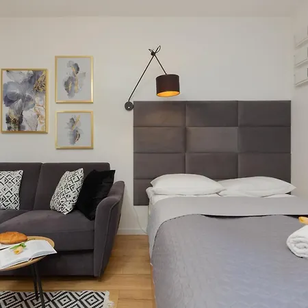 Praga Kokoryczki With Parking By Renters