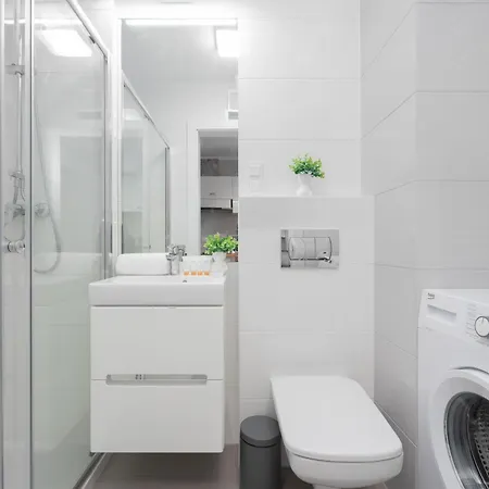 Praga Kokoryczki With Parking By Renters